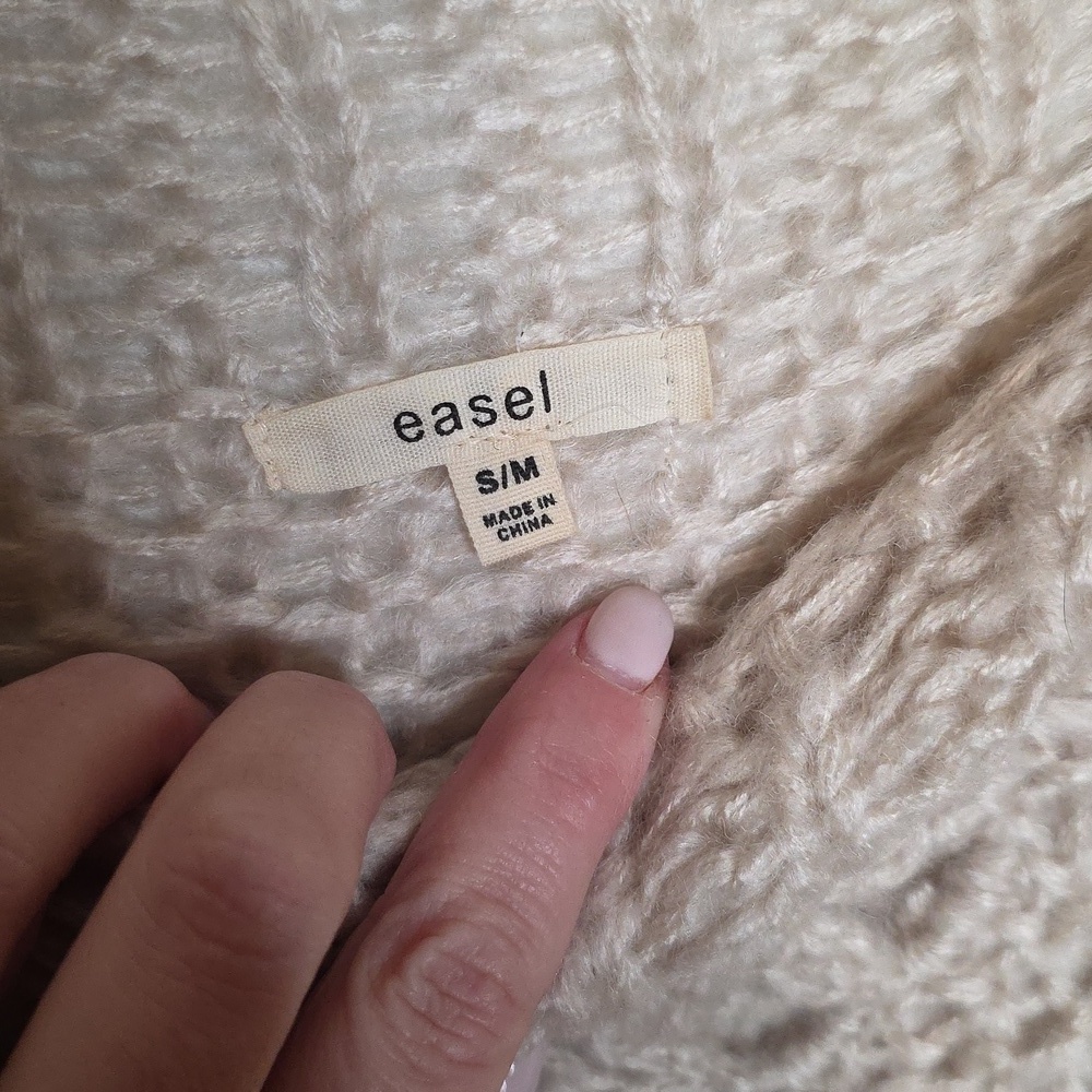 Easel Cream Flower Accent Knit Women's Oversize Sweater Small/ Medium - Picture 2 of 6